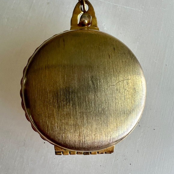 Vintage Gold-Tone Double Photo Locket Patent Pending Etched Floral Heart Motif - Picture 4 of 8